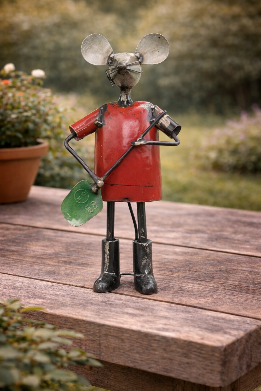 MOUSE WITH SPADE