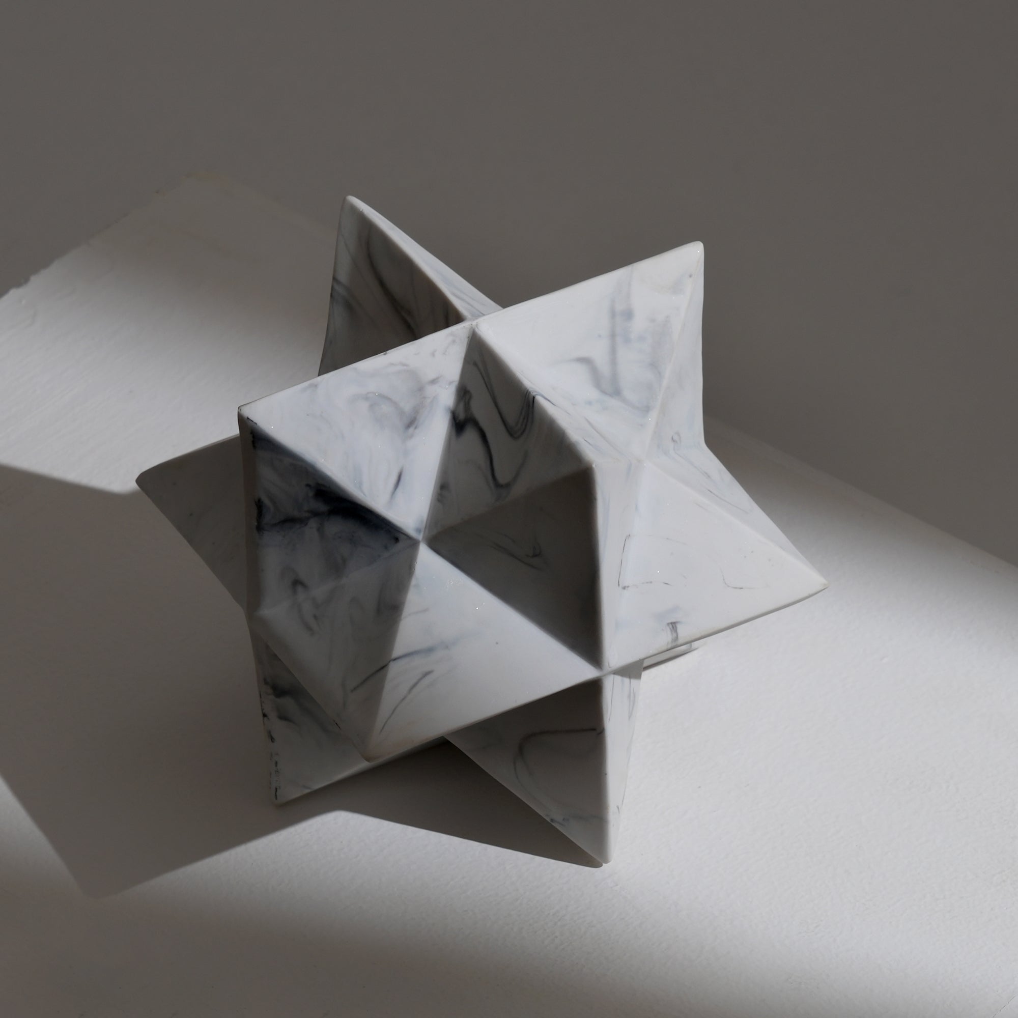 Modern Polyhedral Star Décor in White Glossy Polyresin