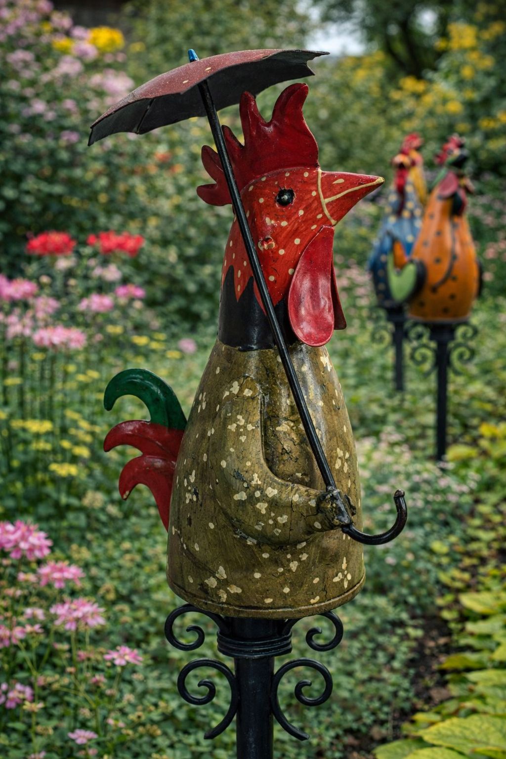 ARTICLE MADE OF IRON ROOSTER