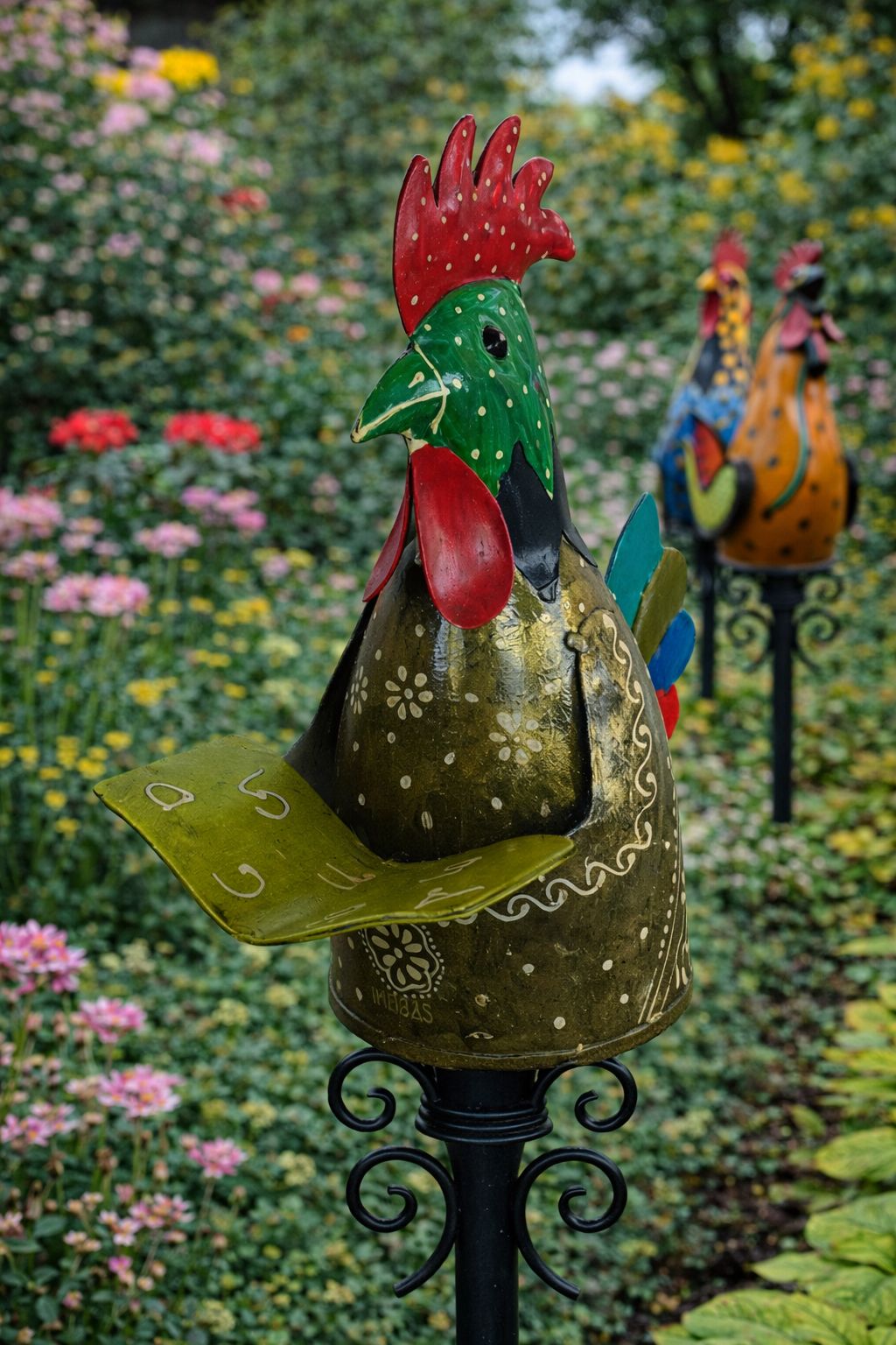 ARTICLE MADE OF IRON ROOSTER