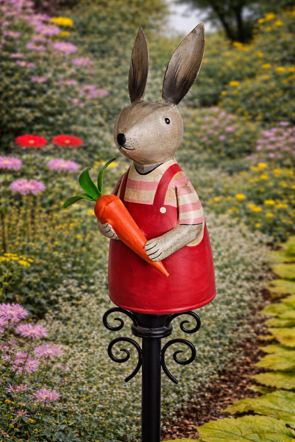 ARTICLE MADE OF IRON PAINTED RABBIT